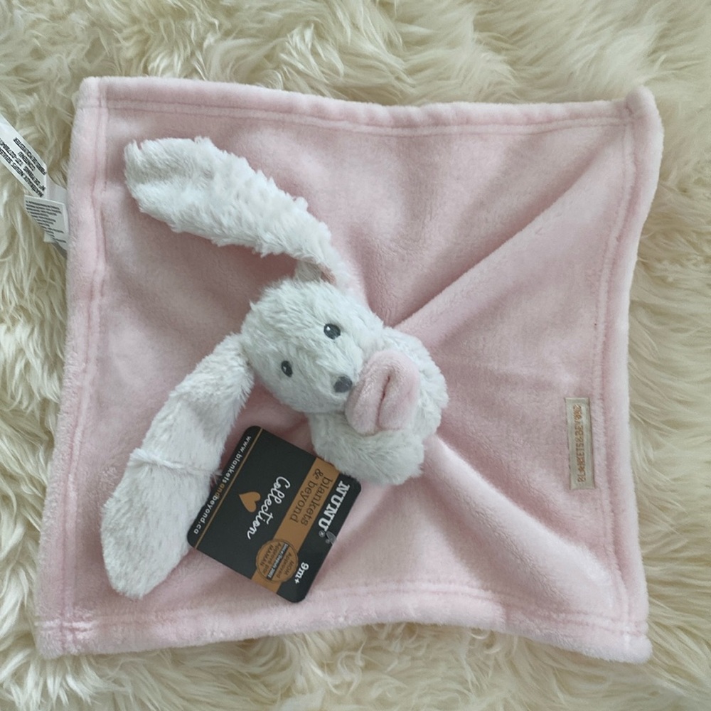 NWT [nunu] blankets and beyond